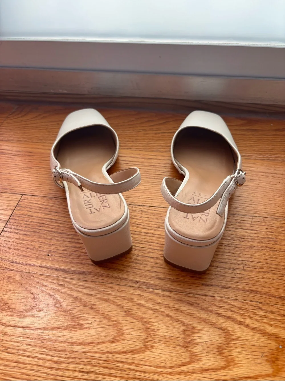 Naturalizer Jayla Slingback Pump in Warm White size 6.5W - worn once!